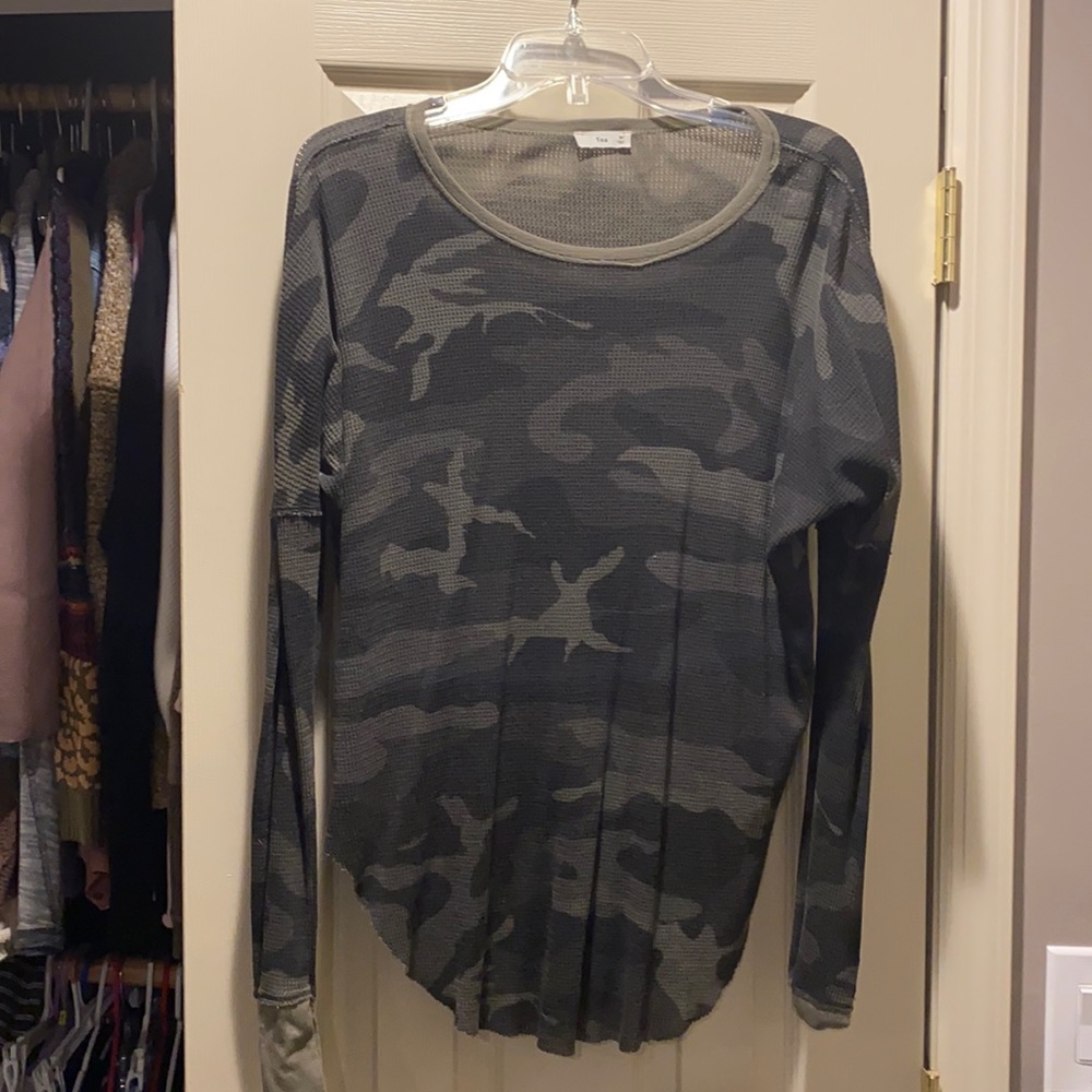 Aritzia camo thermal
